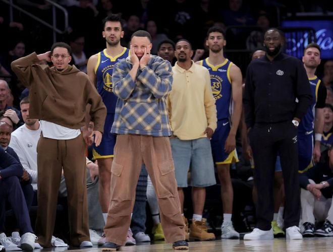 勇士客场惨败尼克斯遭遇5连败 球队陷入困境