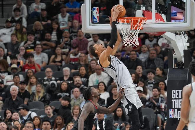 文班亚马统治全场 马刺大胜火箭西部排名再变