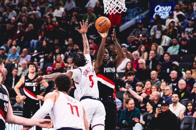 开拓者力克快船终结5连胜，缩小排名差距