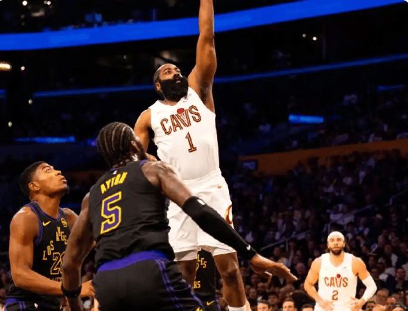 湖人轻取骑士四连胜 东契奇单月得分王