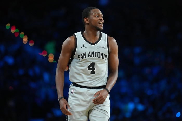 福克斯数据爆发凸显领袖担当 马刺崛起背后是他