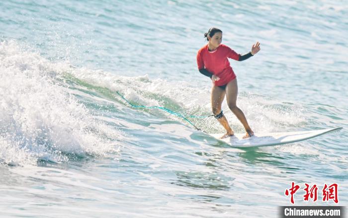 第十二届万宁国际冲浪节盛大开幕 多国选手齐聚