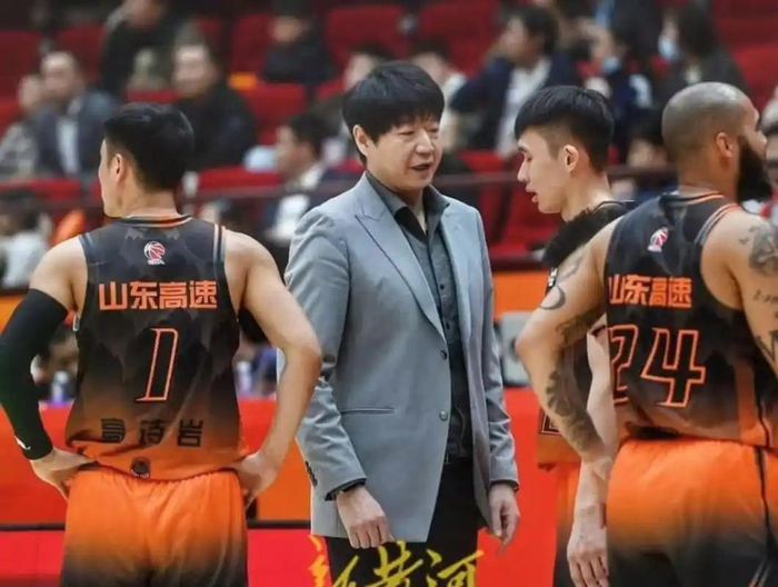 山东主场失利暴露节奏失控，联盟格局加速重塑