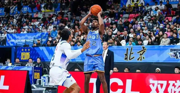 山东主场失利暴露节奏失控，联盟格局加速重塑