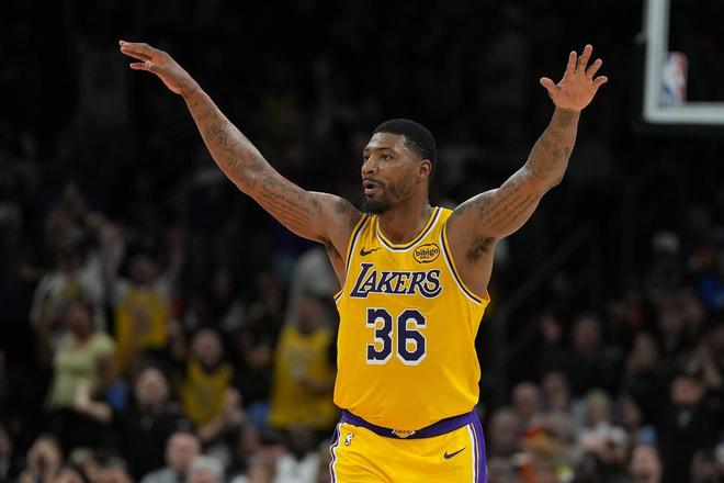 火箭队防守漏洞难掩 湖人双枪狂砍48分力克休斯