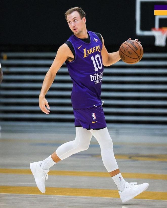 火箭队防守漏洞难掩 湖人双枪狂砍48分力克休斯